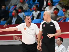 中国米兰体育-好评如潮：专家盛赞双方精彩表现与激烈对抗！