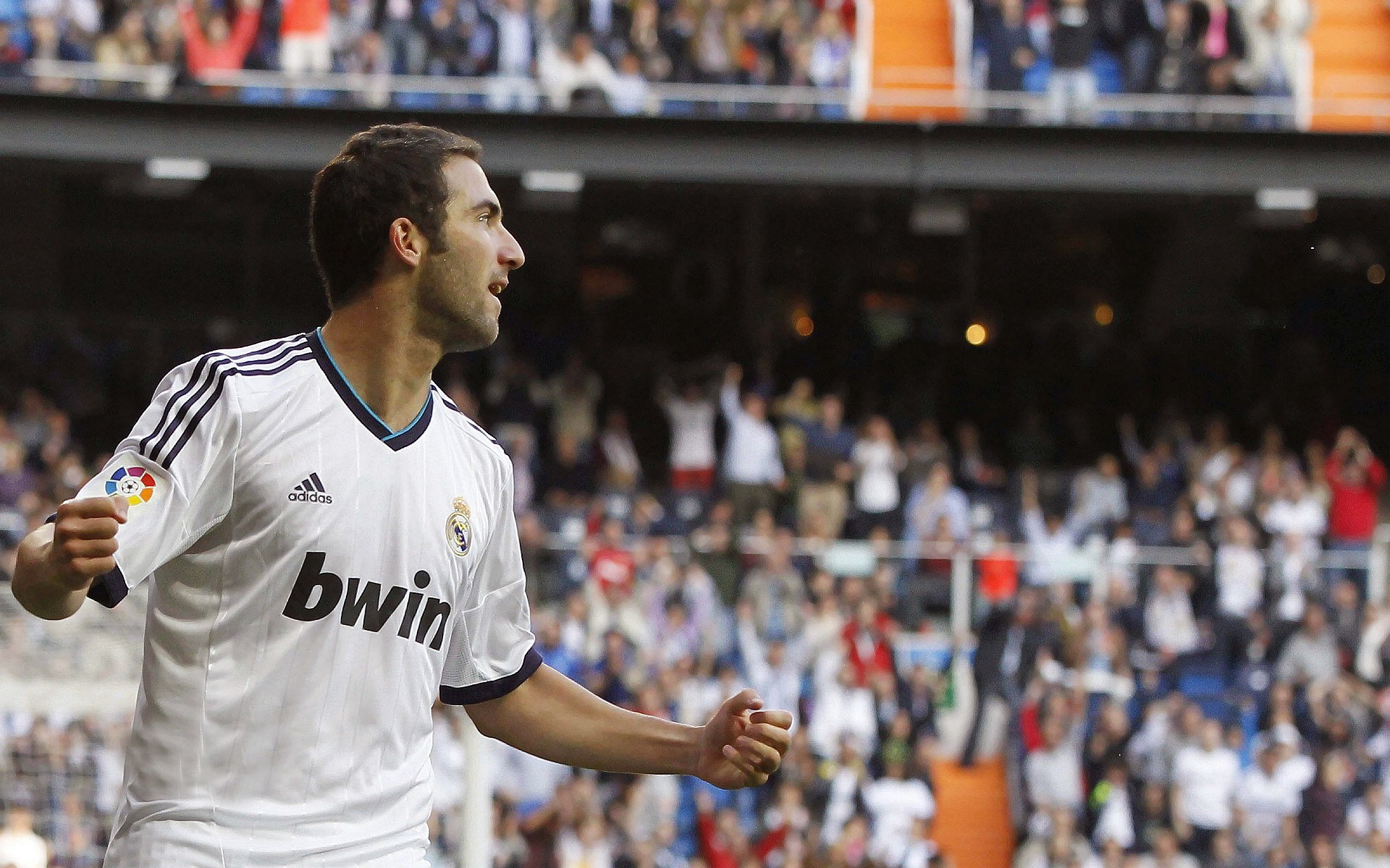 米兰体育在线-未来“足球新星”展翅高飞，欧冠舞台显锋芒，未来的足球新星